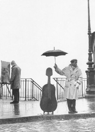 Doisneau_-_musician_in_rain_5208